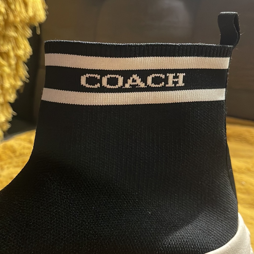 Coach - Picture 4 of 8